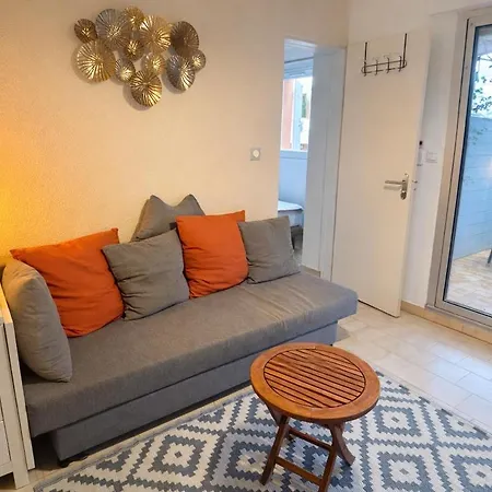New L'orangeraie Avec Terrasse Apartment *